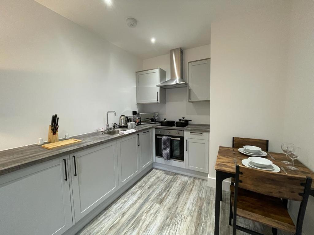 Kingsbridge Point - Cosy One Bed Apartments Near Town Centre, Swindon Bagian luar foto