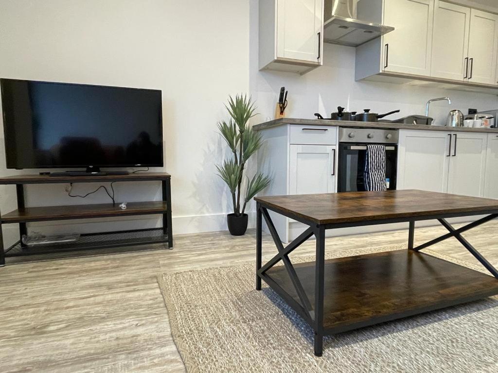 Kingsbridge Point - Cosy One Bed Apartments Near Town Centre, Swindon Bagian luar foto
