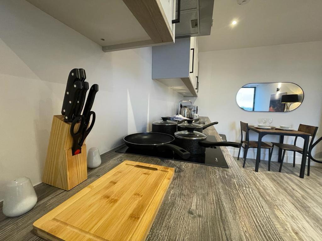 Kingsbridge Point - Cosy One Bed Apartments Near Town Centre, Swindon Bagian luar foto