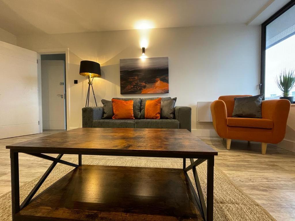 Kingsbridge Point - Cosy One Bed Apartments Near Town Centre, Swindon Bagian luar foto