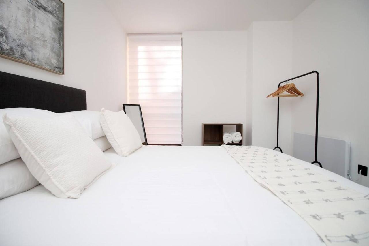 Kingsbridge Point - Cosy One Bed Apartments Near Town Centre, Swindon Bagian luar foto