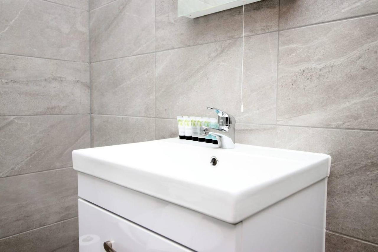 Kingsbridge Point - Cosy One Bed Apartments Near Town Centre, Swindon Bagian luar foto