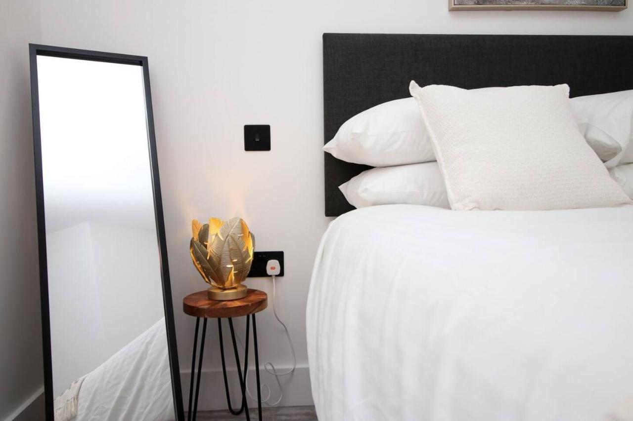 Kingsbridge Point - Cosy One Bed Apartments Near Town Centre, Swindon Bagian luar foto
