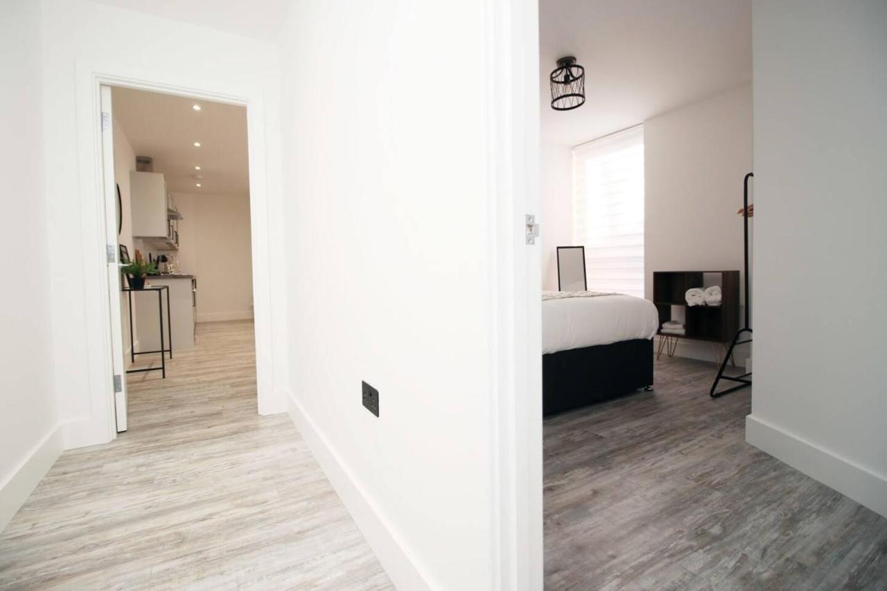 Kingsbridge Point - Cosy One Bed Apartments Near Town Centre, Swindon Bagian luar foto