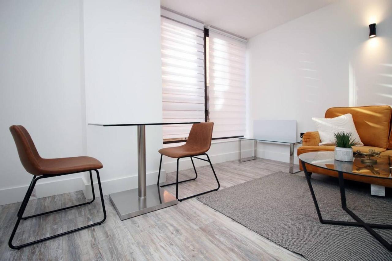 Kingsbridge Point - Cosy One Bed Apartments Near Town Centre, Swindon Bagian luar foto