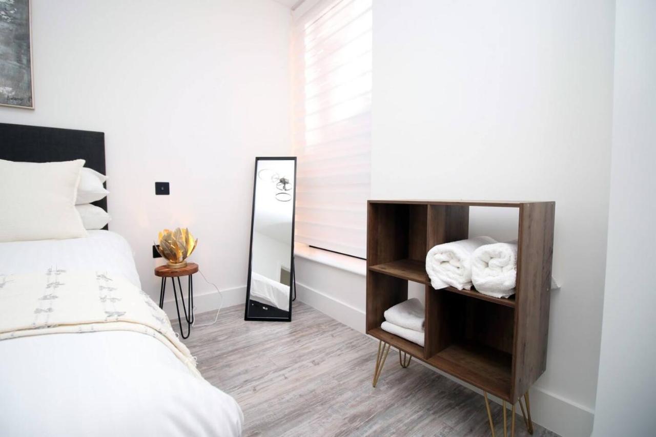 Kingsbridge Point - Cosy One Bed Apartments Near Town Centre, Swindon Bagian luar foto