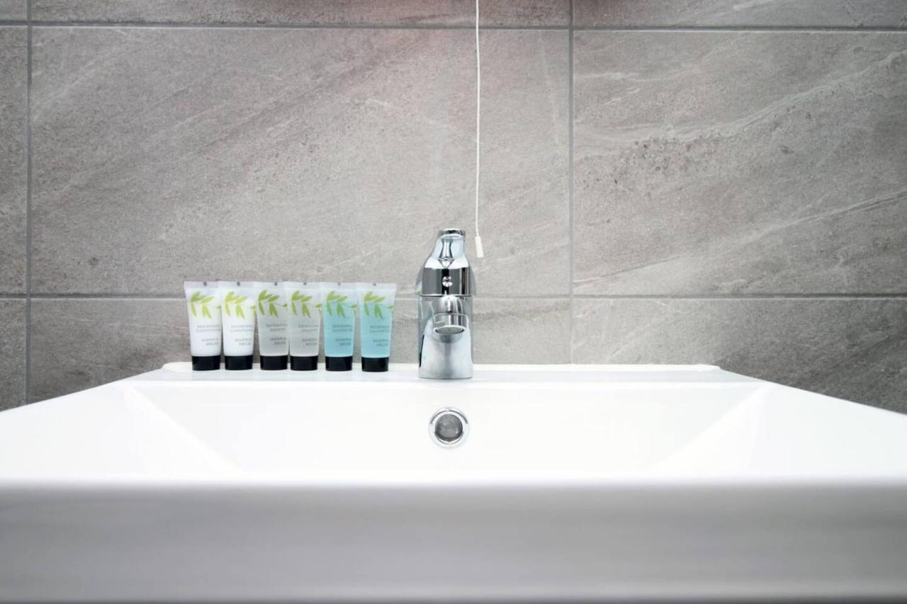Kingsbridge Point - Cosy One Bed Apartments Near Town Centre, Swindon Bagian luar foto