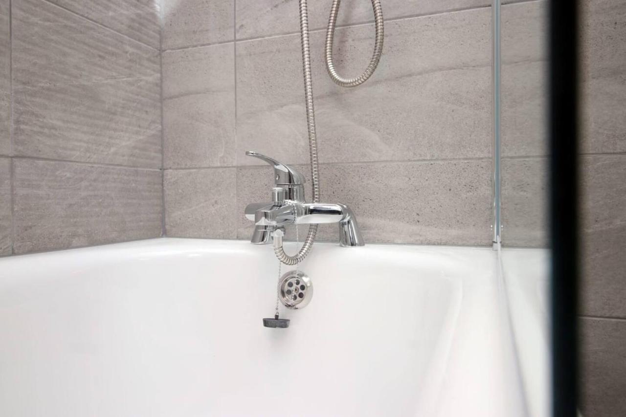 Kingsbridge Point - Cosy One Bed Apartments Near Town Centre, Swindon Bagian luar foto