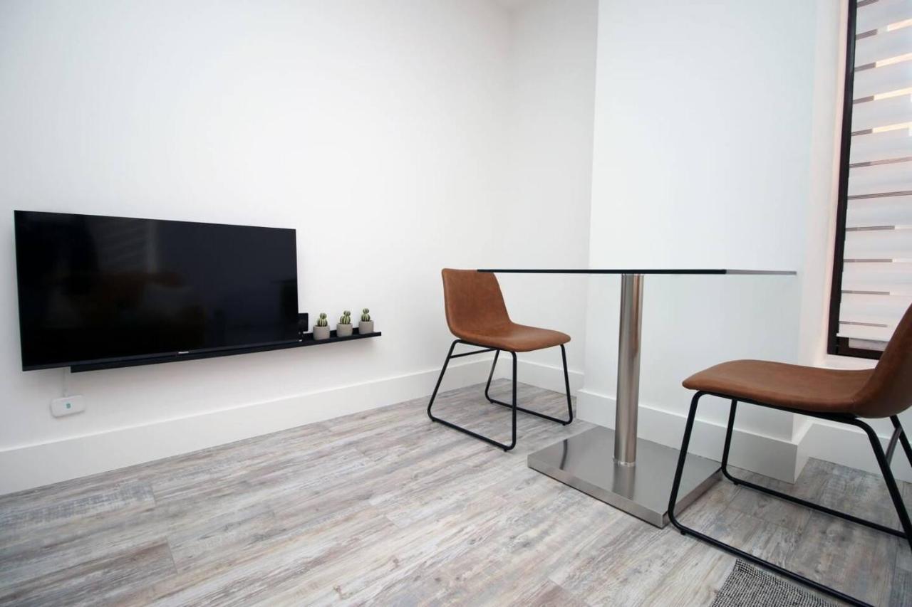 Kingsbridge Point - Cosy One Bed Apartments Near Town Centre, Swindon Bagian luar foto