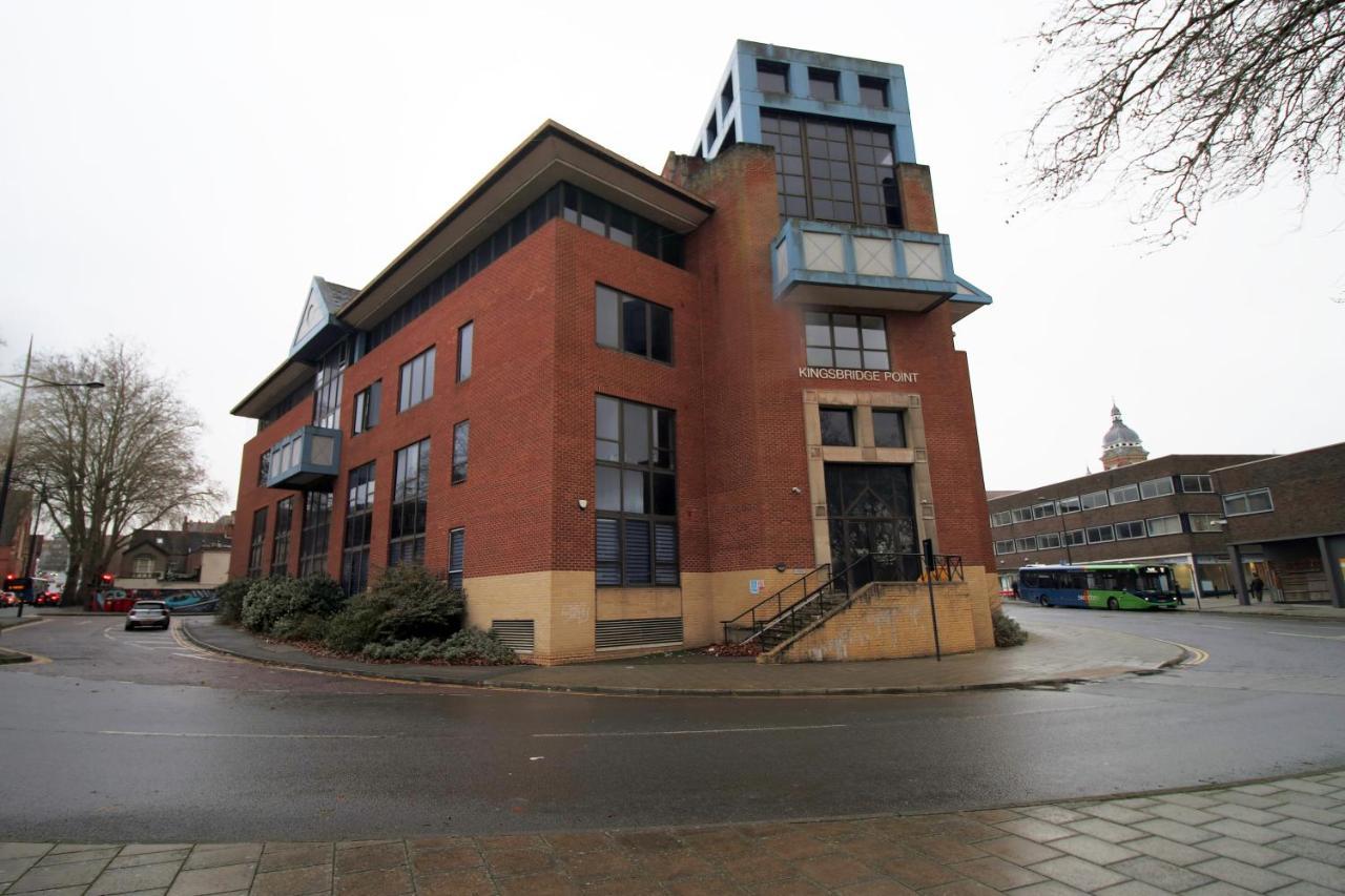 Kingsbridge Point - Cosy One Bed Apartments Near Town Centre, Swindon Bagian luar foto