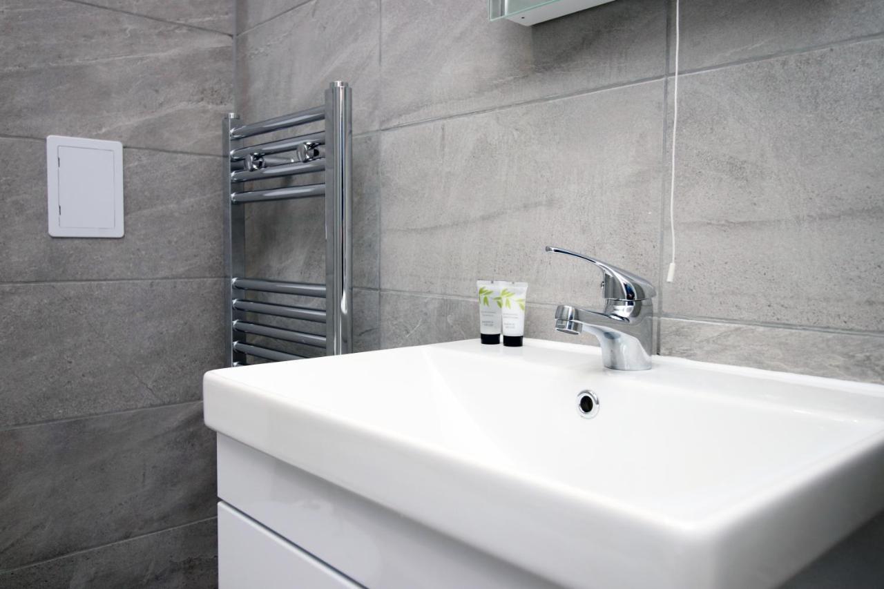 Kingsbridge Point - Cosy One Bed Apartments Near Town Centre, Swindon Bagian luar foto