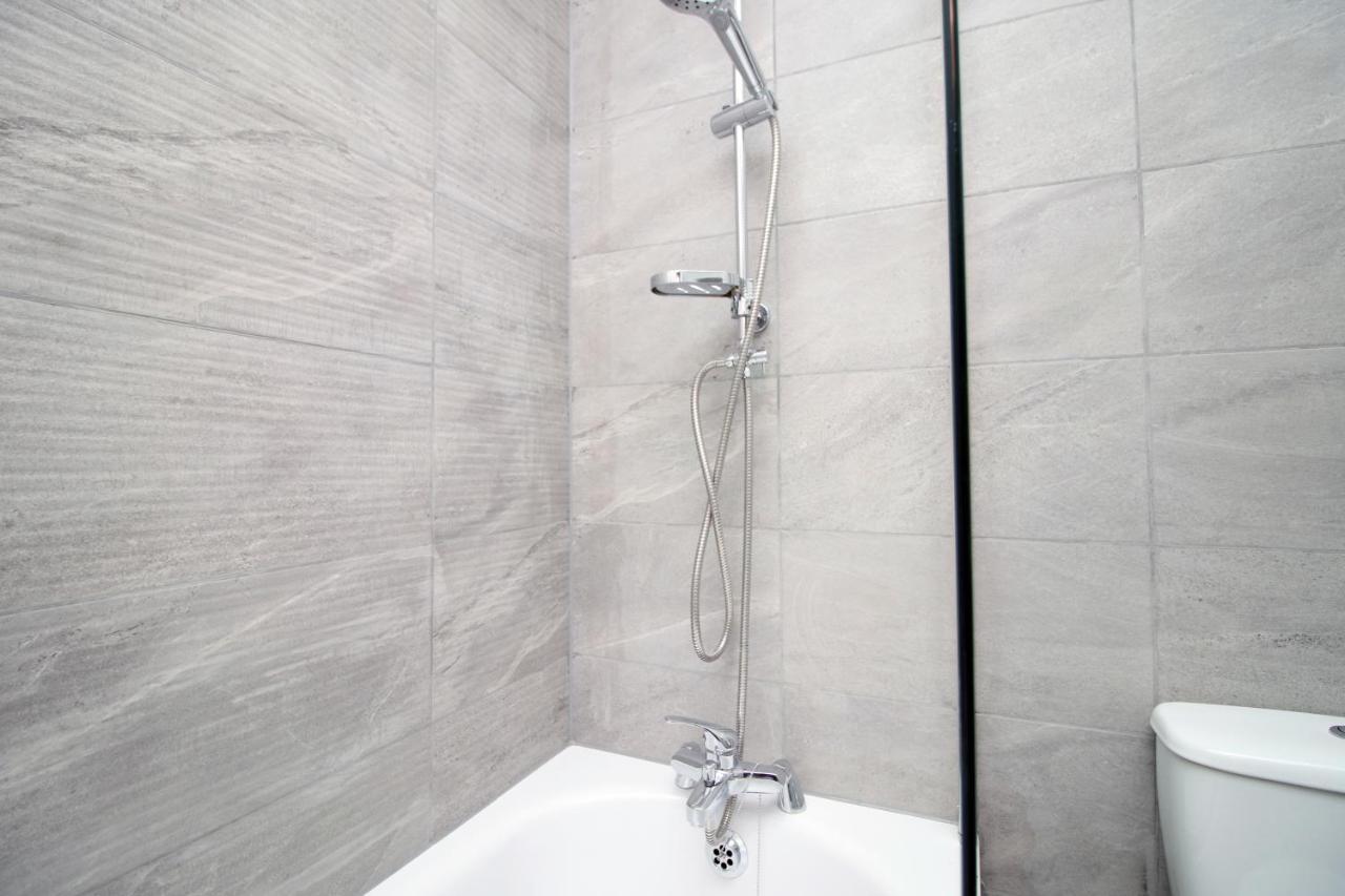 Kingsbridge Point - Cosy One Bed Apartments Near Town Centre, Swindon Bagian luar foto