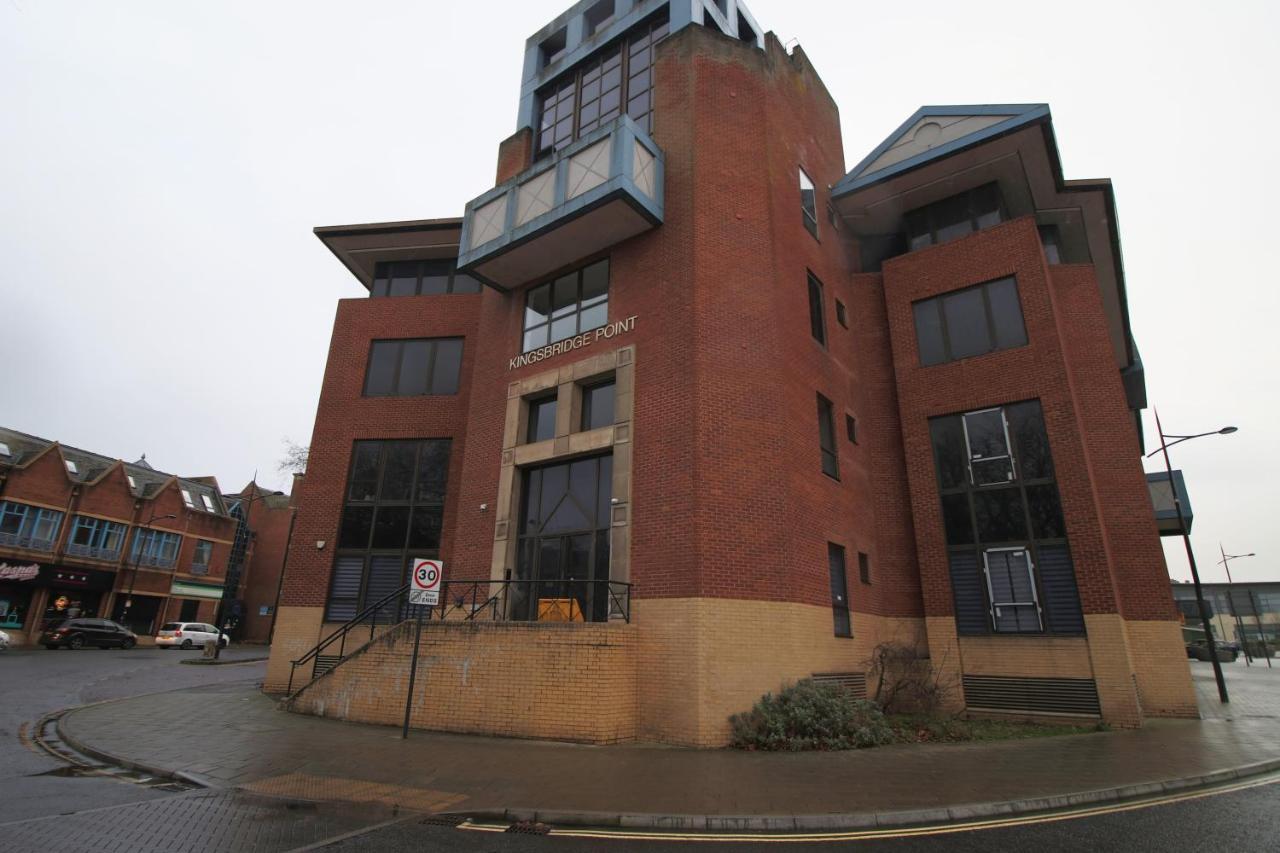 Kingsbridge Point - Cosy One Bed Apartments Near Town Centre, Swindon Bagian luar foto